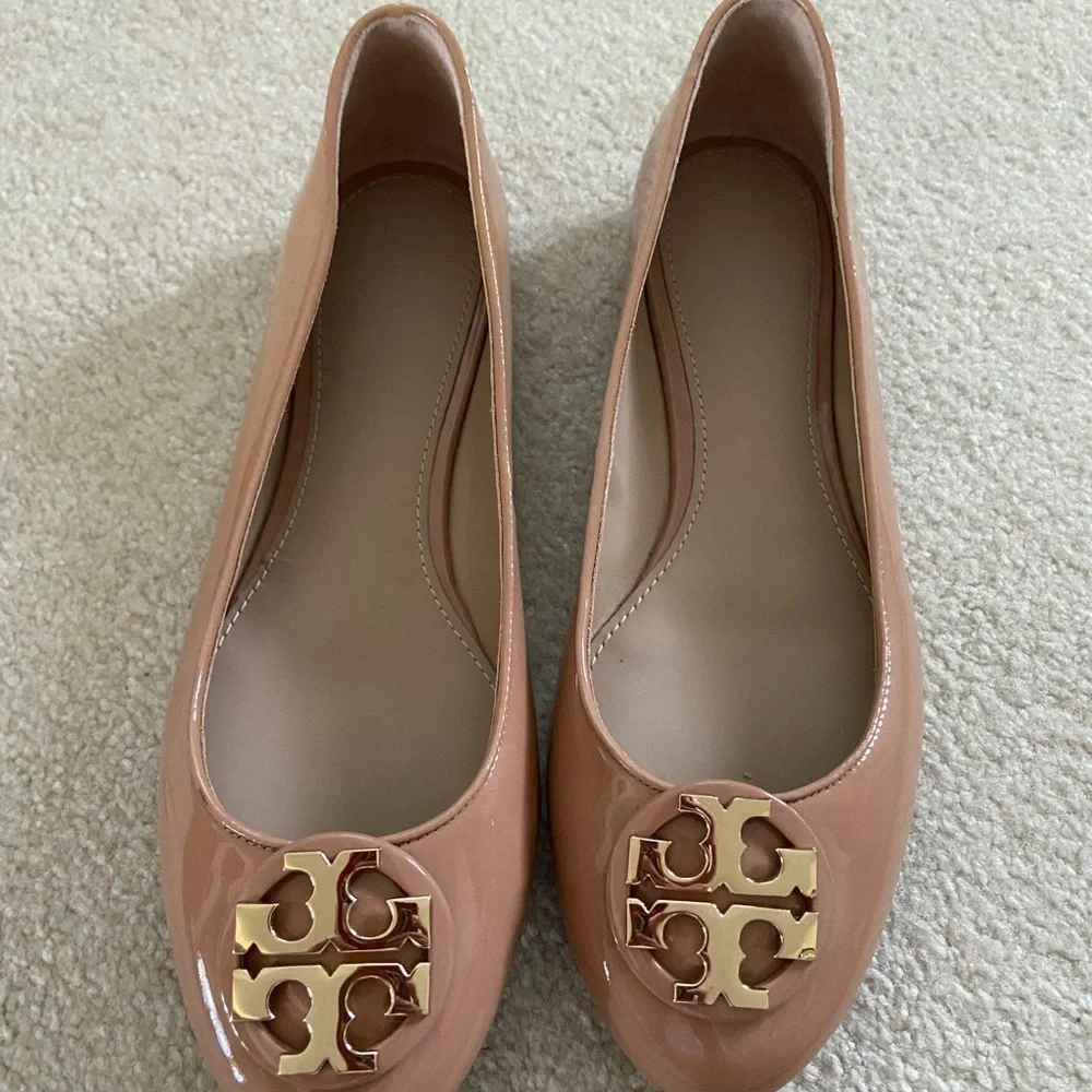 Tory Burch Claire patent ballet flats size 8 new , gold logo, color Make…
